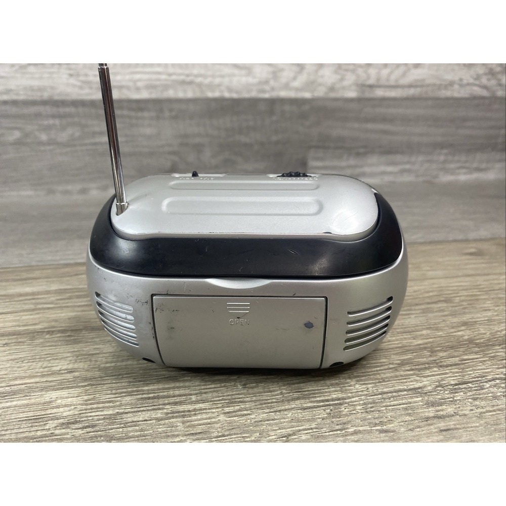 Fingerhut Portable AM/FM Radio Unisex OS Silver Orange Good Retro Y2K Analog - Picture 7 of 10